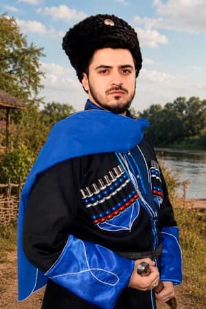Кавказ и казаки: Кавказский мужчина — папа — ИИ-портрет для фотобудки